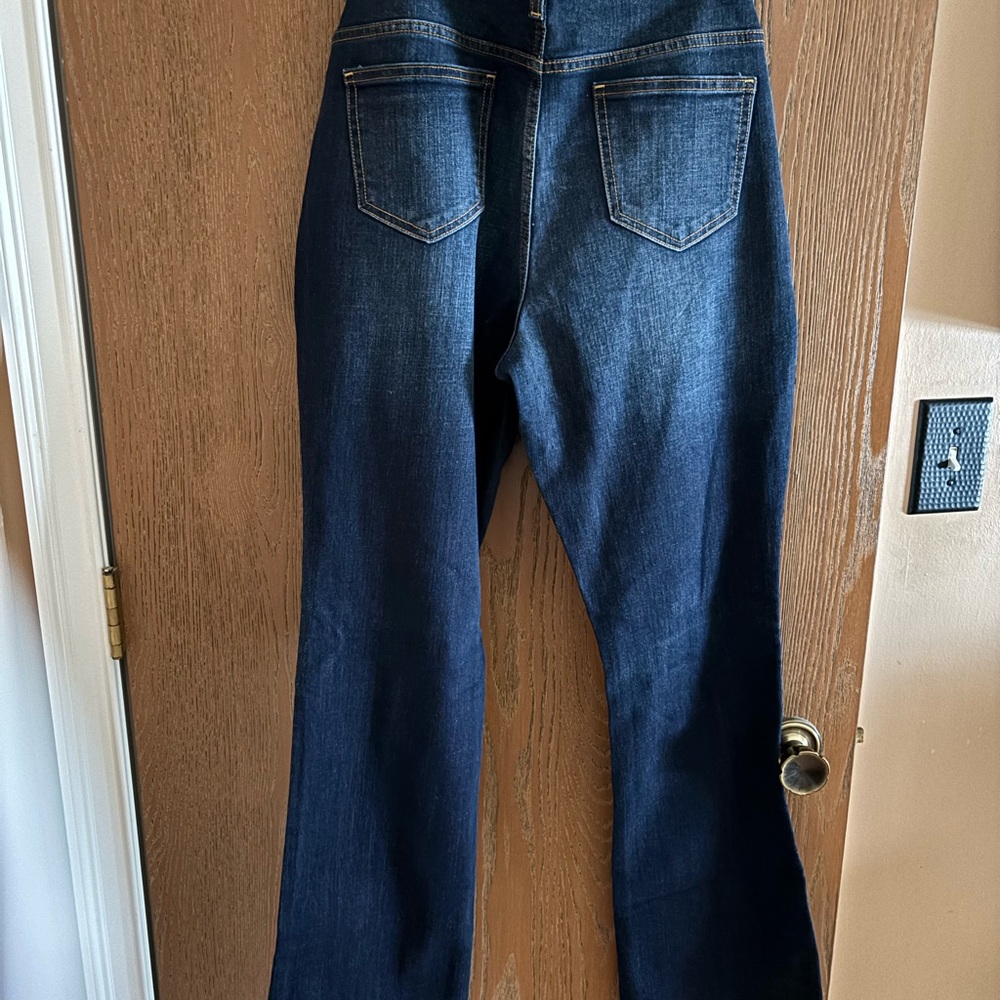 Old Navy Sweetheart Medium Blue Jeans - Picture 4 of 4